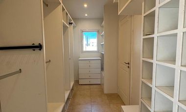 CASA en VENTA con LOTE trasero opcional