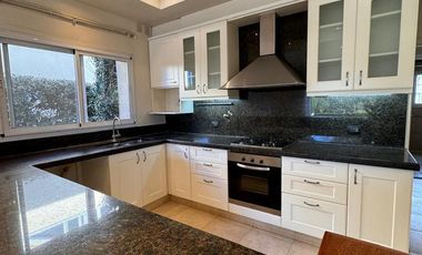 CASA en VENTA con LOTE trasero opcional