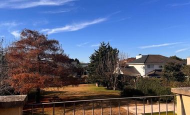 CASA en VENTA con LOTE trasero opcional