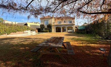 CASA en VENTA con LOTE trasero opcional