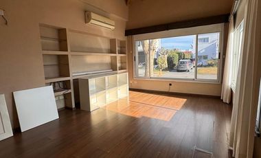 CASA en VENTA con LOTE trasero opcional