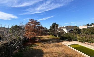 CASA en VENTA con LOTE trasero opcional