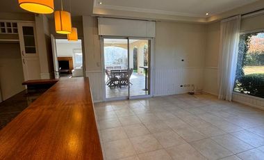 CASA en VENTA con LOTE trasero opcional