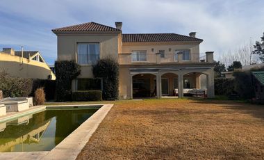 CASA en VENTA con LOTE trasero opcional