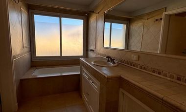CASA en VENTA con LOTE trasero opcional