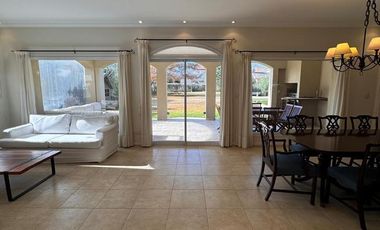 CASA en VENTA con LOTE trasero opcional