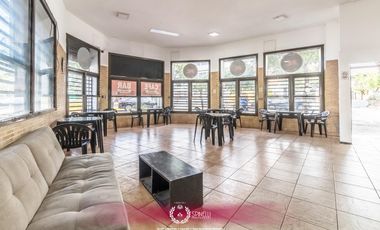 Local con vivienda de 608M² en terreno USAM Parque Chacabuco 1252M² vendibles