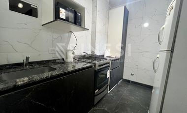 Depto. 2 ambientes en venta - doble patio - frente a la plaza