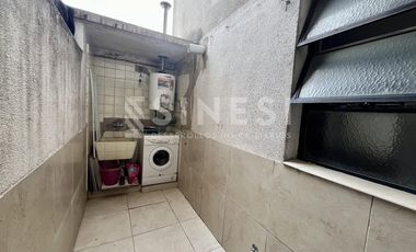 Depto. 2 ambientes en venta - doble patio - frente a la plaza