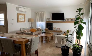 Casa en venta de 4 ambientes y cochera y amenities en Lomas de Zamora oeste