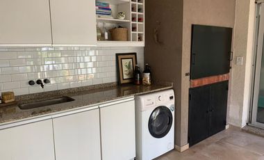 Casa en venta de 4 ambientes y cochera y amenities en Lomas de Zamora oeste