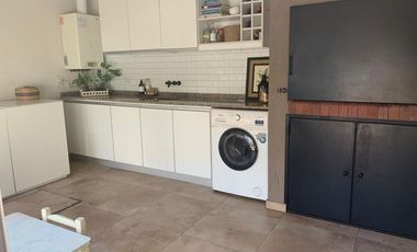 Casa en venta de 4 ambientes y cochera y amenities en Lomas de Zamora oeste