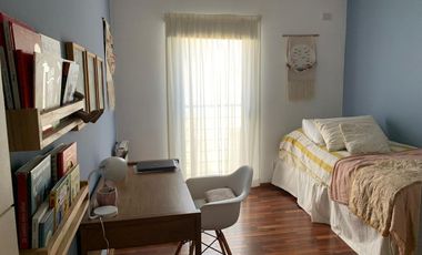 Casa en venta de 4 ambientes y cochera y amenities en Lomas de Zamora oeste