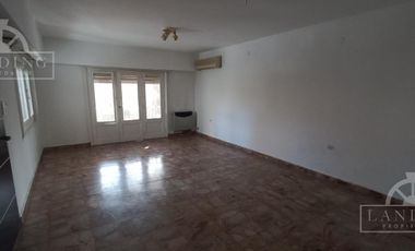 PH en 2 dorm terraza play cochera.  Venta con renta. Toma menor valor o prop en USA