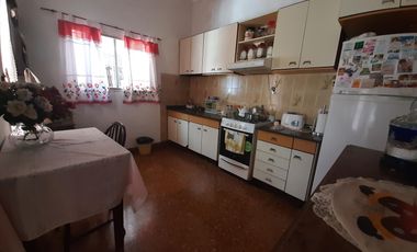 VENTA PH 3 AMBIENTES CON JARDIN Y PATIO  LUJAN CENTRO