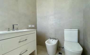 Casa al rio en venta en Naudir Aguas Privadas - Con Piscina - Amarra - A Estrenar