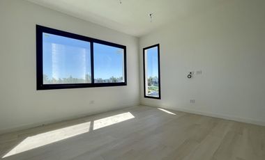 Casa al rio en venta en Naudir Aguas Privadas - Con Piscina - Amarra - A Estrenar