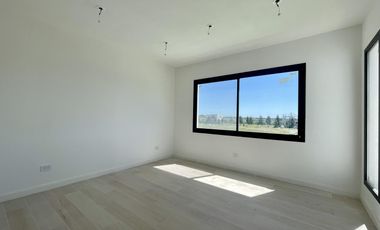 Casa al rio en venta en Naudir Aguas Privadas - Con Piscina - Amarra - A Estrenar