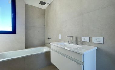 Casa al rio en venta en Naudir Aguas Privadas - Con Piscina - Amarra - A Estrenar