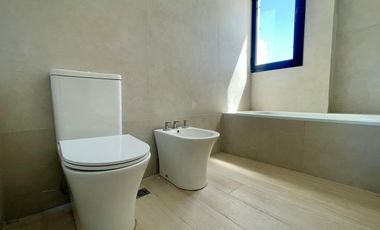 Casa al rio en venta en Naudir Aguas Privadas - Con Piscina - Amarra - A Estrenar