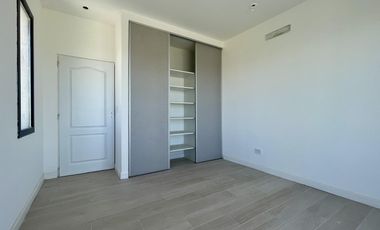 Casa al rio en venta en Naudir Aguas Privadas - Con Piscina - Amarra - A Estrenar