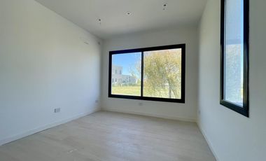 Casa al rio en venta en Naudir Aguas Privadas - Con Piscina - Amarra - A Estrenar