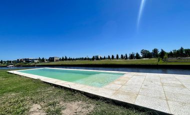 Casa al rio en venta en Naudir Aguas Privadas - Con Piscina - Amarra - A Estrenar