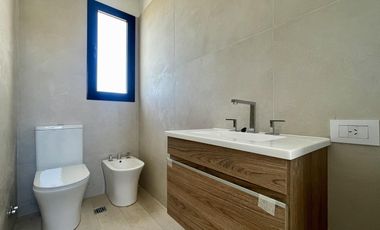 Casa al rio en venta en Naudir Aguas Privadas - Con Piscina - Amarra - A Estrenar