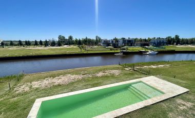 Casa al rio en venta en Naudir Aguas Privadas - Con Piscina - Amarra - A Estrenar