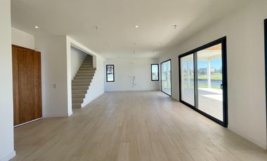 Casa al rio en venta en Naudir Aguas Privadas - Con Piscina - Amarra - A Estrenar