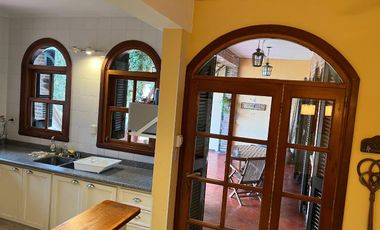 Casa en venta - 2 Dormitorios 4 Baños - 400Mts2 - Cochera - Azul