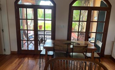 Casa en venta - 2 Dormitorios 4 Baños - 400Mts2 - Cochera - Azul
