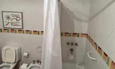 Casa en venta - 2 Dormitorios 4 Baños - 400Mts2 - Cochera - Azul