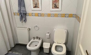 Casa en venta - 2 Dormitorios 4 Baños - 400Mts2 - Cochera - Azul