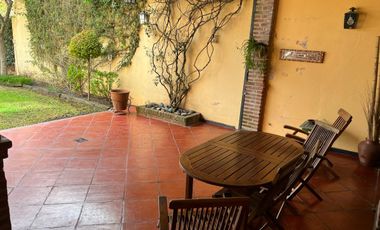 Casa en venta - 2 Dormitorios 4 Baños - 400Mts2 - Cochera - Azul
