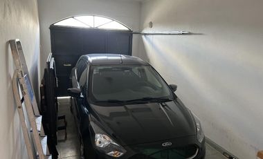 Casa en venta - 2 Dormitorios 4 Baños - 400Mts2 - Cochera - Azul