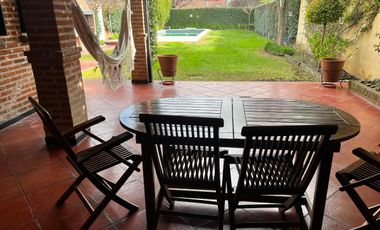 Casa en venta - 2 Dormitorios 4 Baños - 400Mts2 - Cochera - Azul
