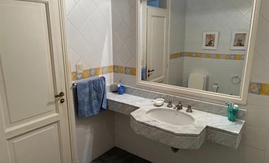 Casa en venta - 2 Dormitorios 4 Baños - 400Mts2 - Cochera - Azul