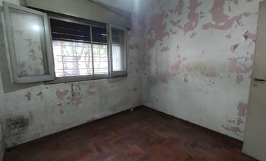 Casa en venta con local en esquina - Sarandí