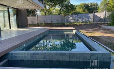 Housing en alquiler 3 dormitorios Av. Argentina 193 esquina Recoletos - frente a la cancha de golf Villa Allende Golf.