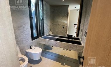 Housing en alquiler 3 dormitorios Av. Argentina 193 esquina Recoletos - frente a la cancha de golf Villa Allende Golf.