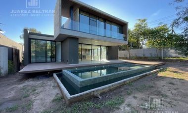 Housing en alquiler 3 dormitorios Av. Argentina 193 esquina Recoletos - frente a la cancha de golf Villa Allende Golf.