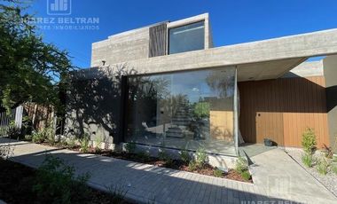 Housing en alquiler 3 dormitorios Av. Argentina 193 esquina Recoletos - frente a la cancha de golf Villa Allende Golf.