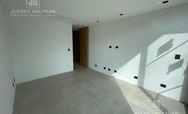 Housing en alquiler 3 dormitorios Av. Argentina 193 esquina Recoletos - frente a la cancha de golf Villa Allende Golf.