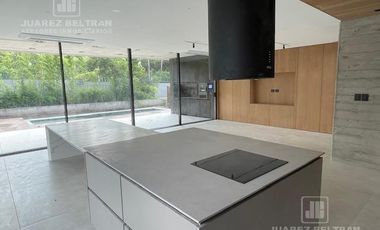 Housing en alquiler 3 dormitorios Av. Argentina 193 esquina Recoletos - frente a la cancha de golf Villa Allende Golf.