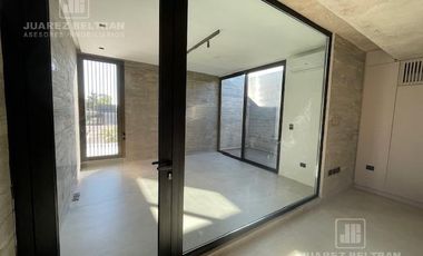 Housing en alquiler 3 dormitorios Av. Argentina 193 esquina Recoletos - frente a la cancha de golf Villa Allende Golf.