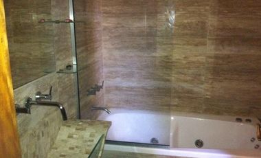 IMPORTANTE CHALET DE ESTILO MODERNO EN TEMPERLEY ESTE