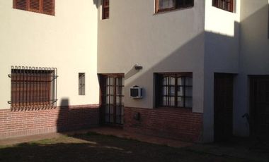 IMPORTANTE CHALET DE ESTILO MODERNO EN TEMPERLEY ESTE