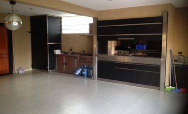 IMPORTANTE CHALET DE ESTILO MODERNO EN TEMPERLEY ESTE