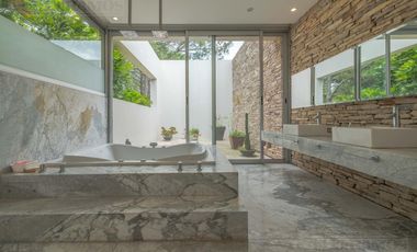 CASA MODERNA DE DISEÑO. DOBLE LOTE AL RIO.